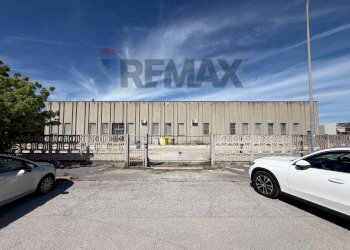 Edificio all\'aperto - Capannone Senigallia - foto 32