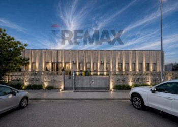 Edificio all\'aperto - Capannone Senigallia - foto 33