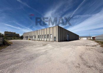 Edificio all\'aperto - Capannone Senigallia - foto 34