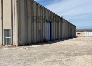 Edificio all\'aperto - Capannone Senigallia - foto 36