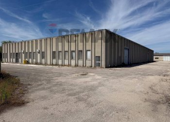 Edificio all\'aperto - Capannone Senigallia - foto 43