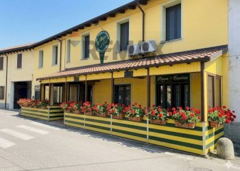 Facciata - Locale Commerciale piazza san rocco
10, Dorno - foto 1
