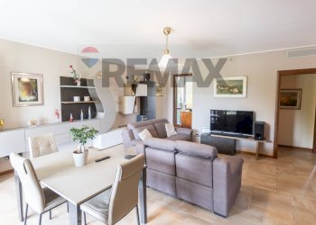 Sala da pranzo - Villa a Schiera Via Benigno Zaccagnini
 
166, Fidenza - foto 8