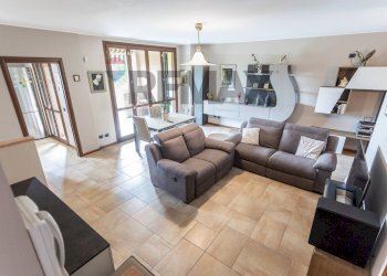 Sala da pranzo - Villa a Schiera Via Benigno Zaccagnini
 
166, Fidenza - foto 10