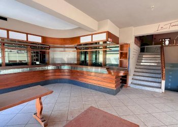 Ricezione / Lobby - Commercial Premises via del crocifisso Chifenti
15, Borgo a Mozzano - photo 1