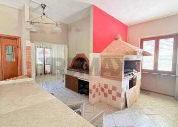 Cucina - Commercial Premises via del crocifisso Chifenti
15, Borgo a Mozzano - photo 16