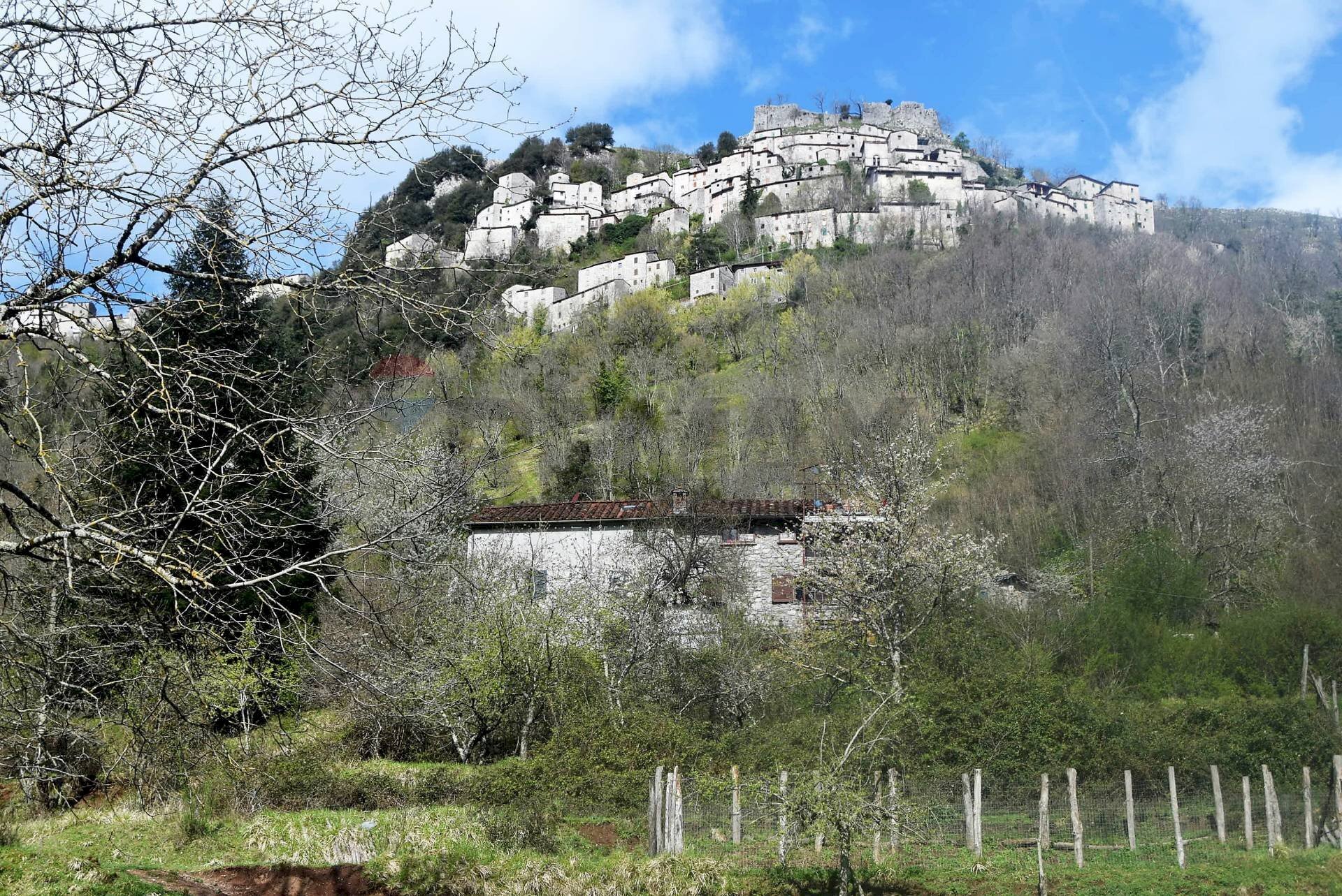 Vista delle montagne - Casa semi indipendente LOCALITA' CERRETO
78, Bagni di Lucca - foto 3