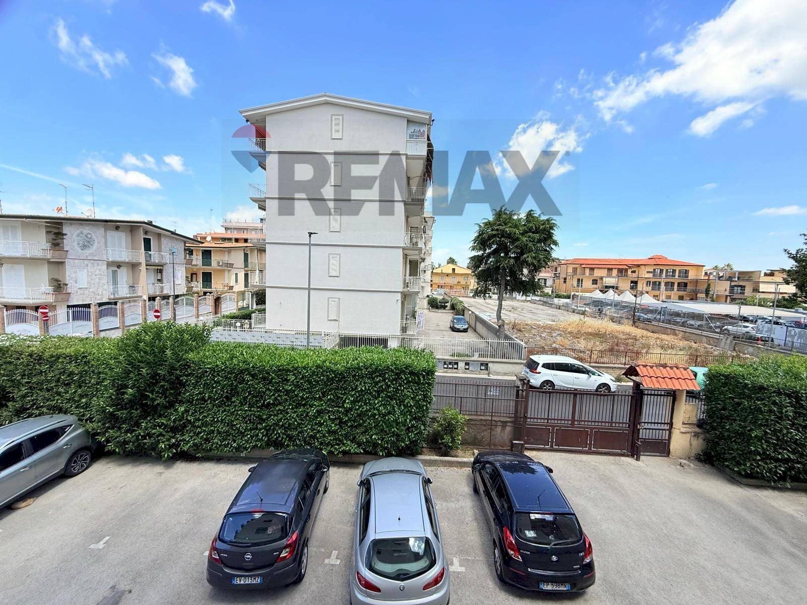 Edificio all\'aperto - Four-room apartment Via Giacomo Leopardi
1, Cesa - photo 2