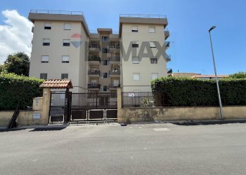 Edificio all\'aperto - Four-room apartment Via Giacomo Leopardi
1, Cesa - photo 1