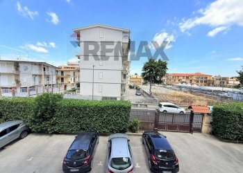 Edificio all\'aperto - Four-room apartment Via Giacomo Leopardi
1, Cesa - photo 2