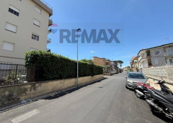 Edificio all\'aperto - Four-room apartment Via Giacomo Leopardi
1, Cesa - photo 3