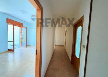 Hall / corridoio - Four-room apartment Via Giacomo Leopardi
1, Cesa - photo 6