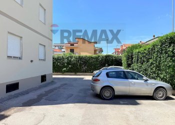 Edificio all\'aperto - Four-room apartment Via Giacomo Leopardi
1, Cesa - photo 9