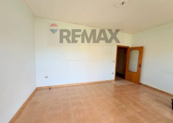 Stanza vuota - Four-room apartment Via Giacomo Leopardi
1, Cesa - photo 12