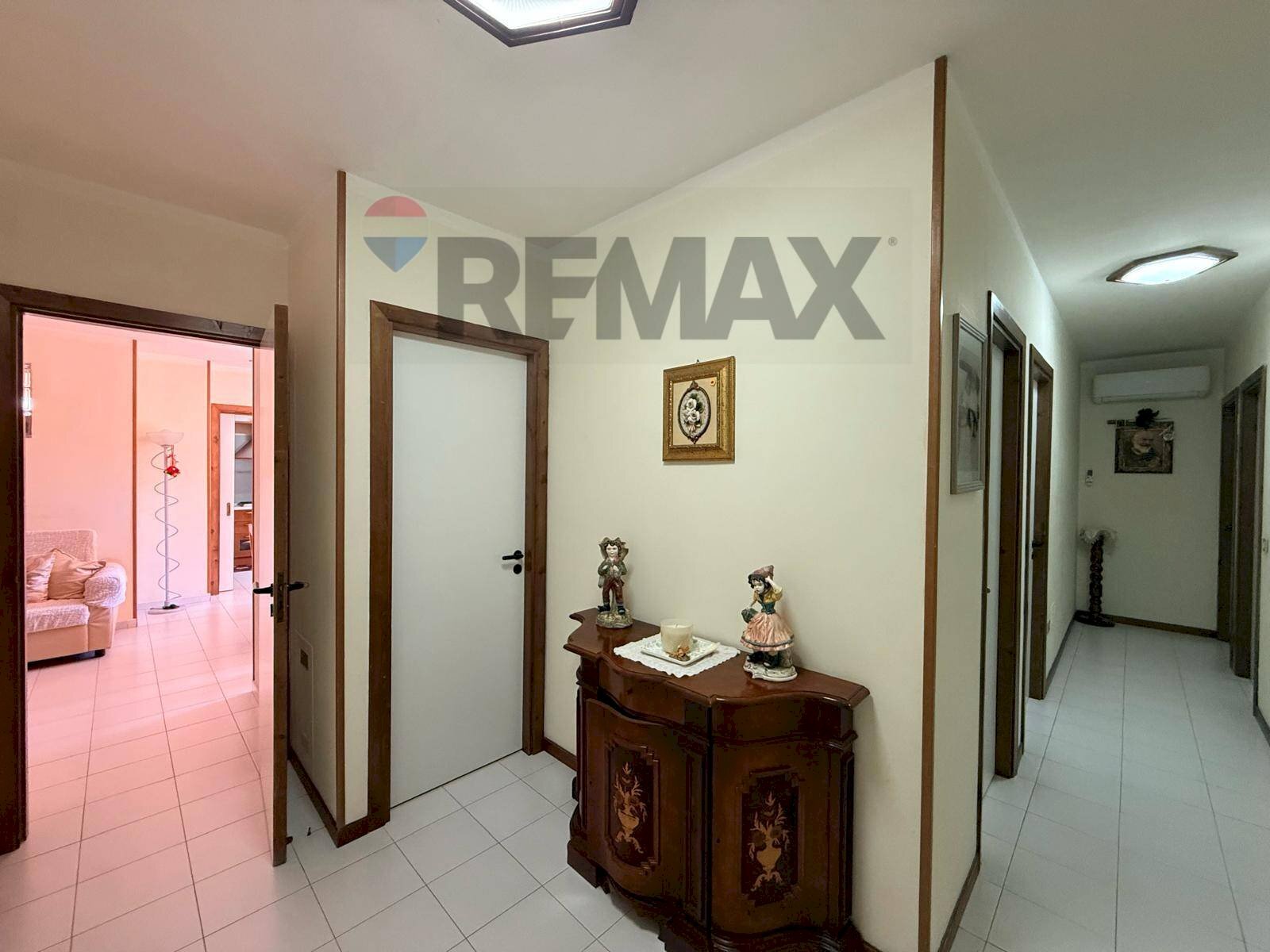 Hall / corridoio - Four-room apartment Via del Borgo Alfonsiano
snc, Napoli - photo 3