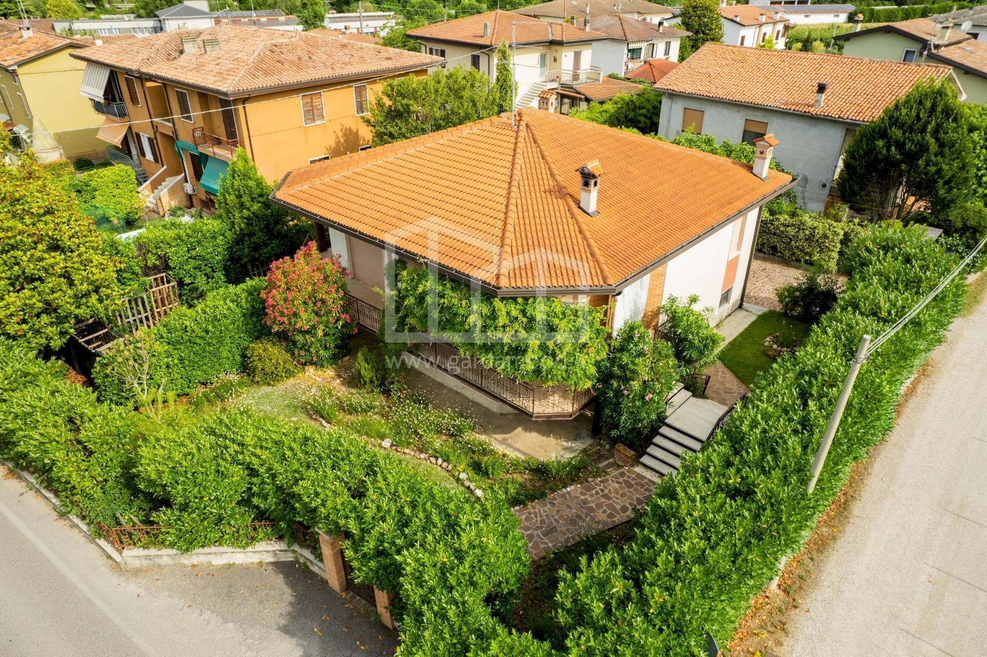 Foto 1 - Villa Strada Salionze
 
9, Monzambano - photo 1