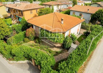 Foto 1 - Villa Strada Salionze
 
9, Monzambano - photo 1