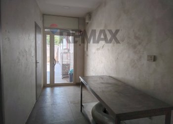 Hall / corridoio - Locale Commerciale VIA APPIA
 
150, Minturno - foto 12