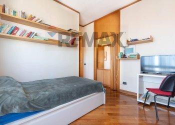 Camera / camera da letto - Three-room apartment VIA DANTE
44, Brugherio - photo 31
