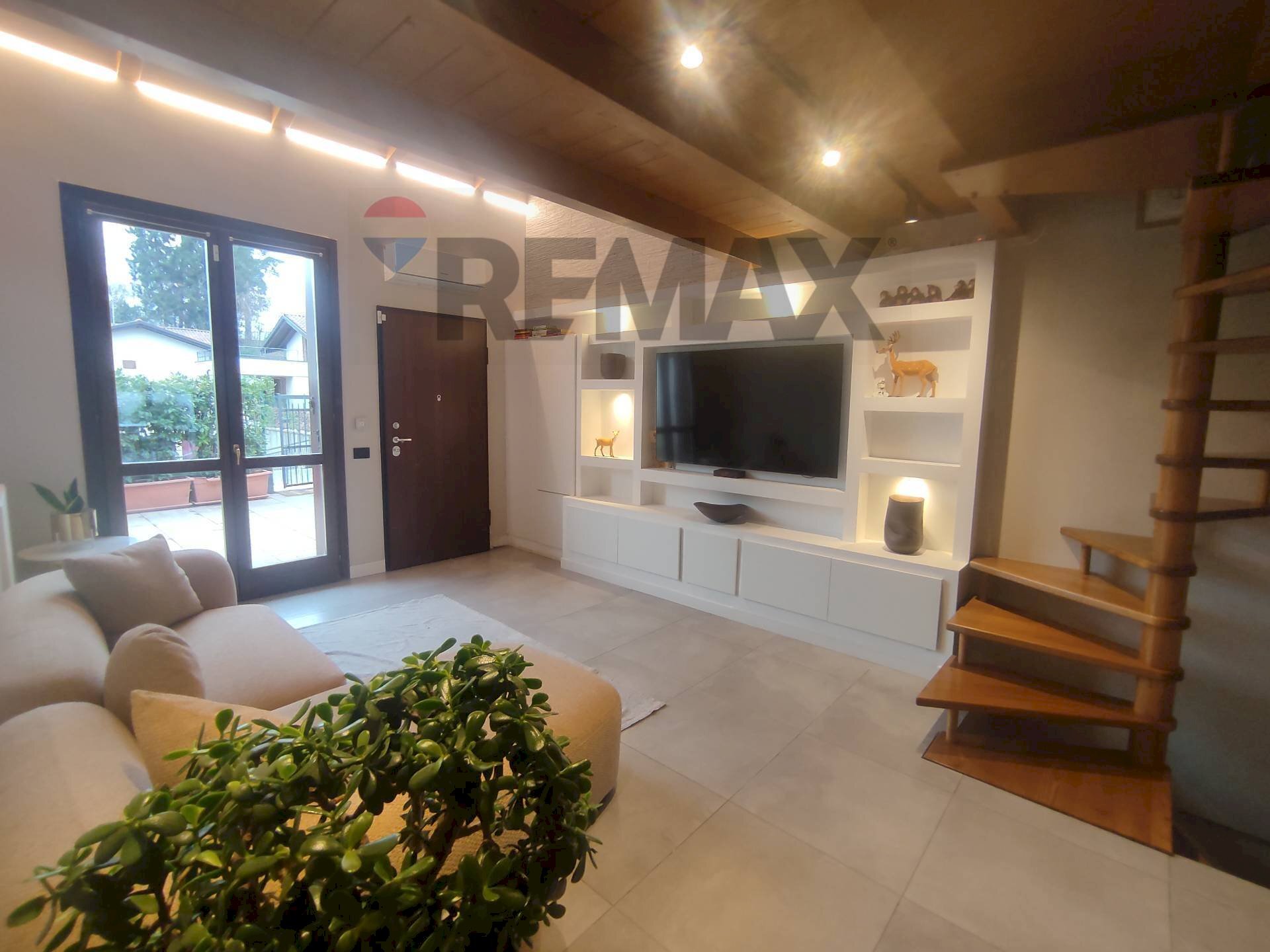 Soggiorno - Villa via leonardo da Vinci
 
26, Fino Mornasco - photo 1