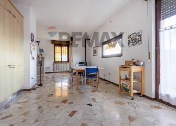 Sala da pranzo - Villa via xxv aprile
 
11, Taino - photo 17