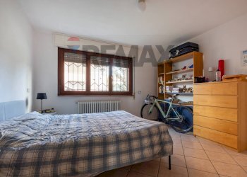 Camera / camera da letto - Villa via xxv aprile
 
11, Taino - photo 35