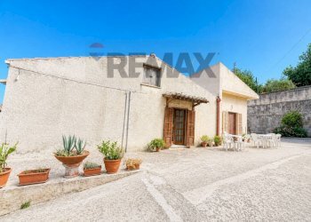 Casa all\'aperto - Casa indipendente Via Gianforma Margione
 
136, Modica - foto 3