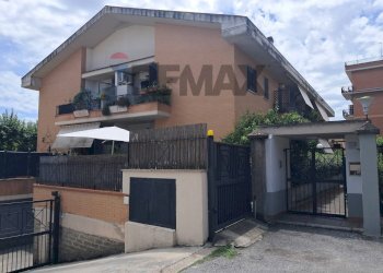 Edificio all\'aperto - Four-room apartment Via Alfonso Gallo
 
35d, Roma - photo 1