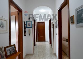 Hall / corridoio - Three-room apartment via Montrone
 
114B, Valenzano - photo 8