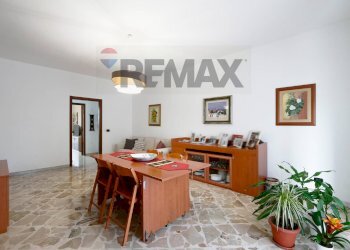 Sala da pranzo - Three-room apartment via Montrone
 
114B, Valenzano - photo 9