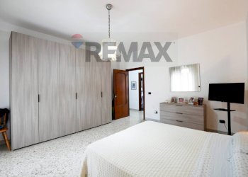 Camera / camera da letto - Three-room apartment via Montrone
 
114B, Valenzano - photo 14