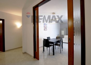 Sala da pranzo - Quadrilocale via Duca degli Abruzzi
 
96, Triggiano - foto 2