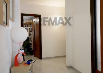Hall / corridoio - Quadrilocale via Duca degli Abruzzi
 
96, Triggiano - foto 8