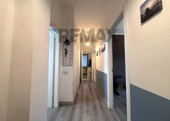 Hall / corridoio - Four-room apartment Via Aldo Moro, Villa di Serio - photo 24