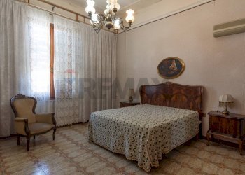 Camera da letto primo piano - Independent house via San Martino
44-46-46, Selargius - photo 18