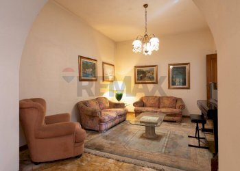 Soggiorno piano terra - Independent house via San Martino
44-46-46, Selargius - photo 30