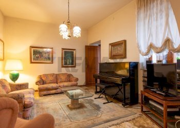 Soggiorno piano terra - Independent house via San Martino
44-46-46, Selargius - photo 31