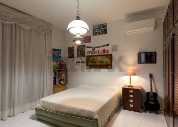 Camera da letto piano terra - Independent house via San Martino
44-46-46, Selargius - photo 38