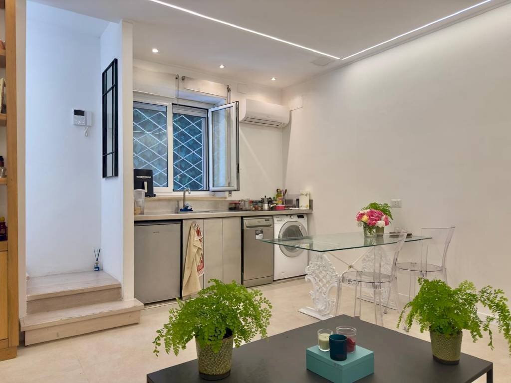 Interno palazzo - Two-room apartment via delle Tre Madonne, 6, Roma - photo 1