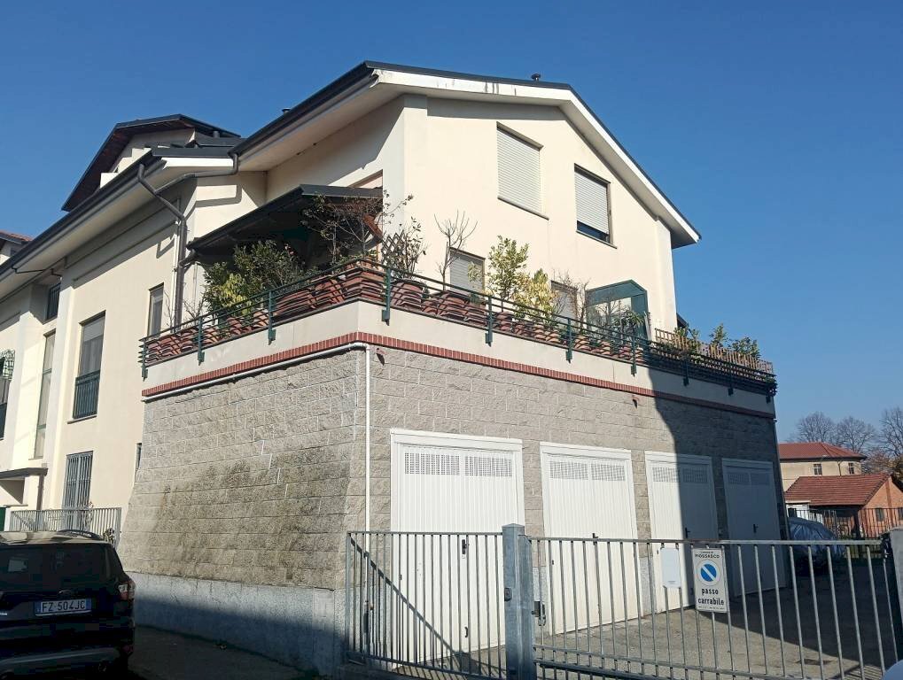 Facciata - Apartment via San Bernardo, 3, Piossasco - photo 1