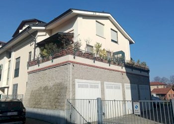 Facciata - Appartamento via San Bernardo, 3, Piossasco - foto 1