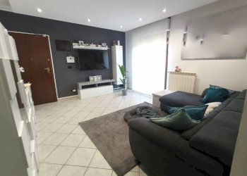 Salone - Appartamento via San Bernardo, 3, Piossasco - foto 2