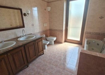 Bagno - Quadrilocale via Genova, 21, Torino (zona Nizza Millefonti) - foto 13