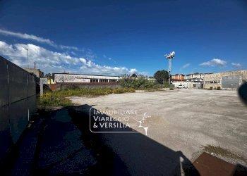 Foto 2 - Magazzino Viareggio - foto 2
