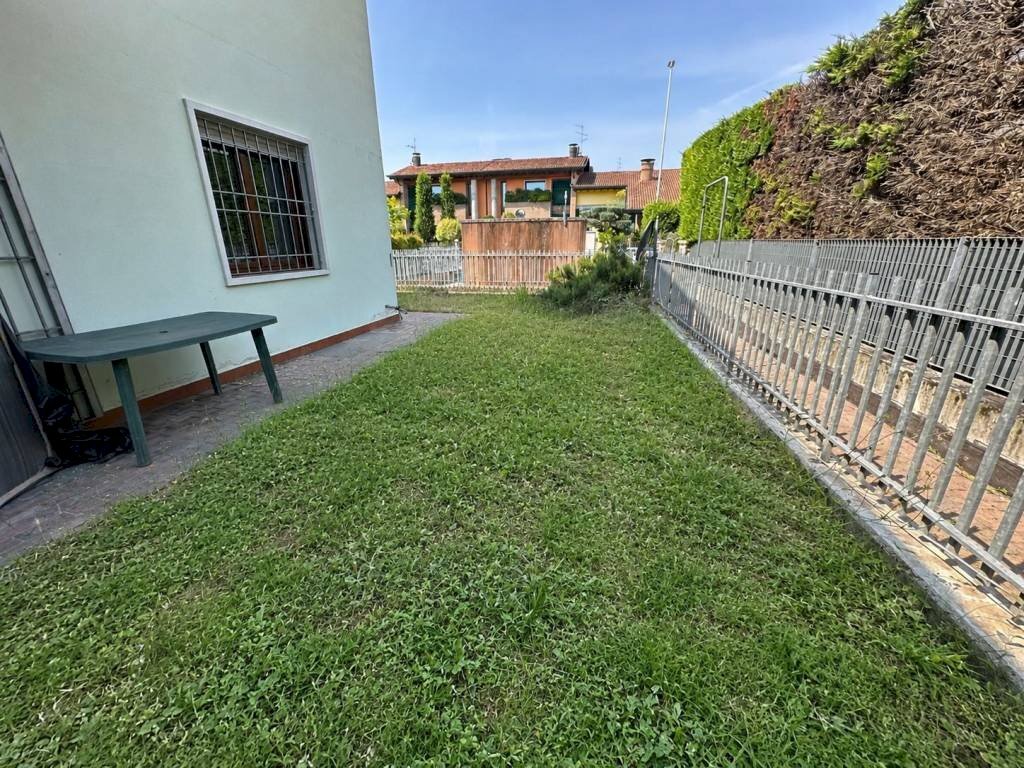 Giardino - Bilocale piazza 4 Novembre, 12, Povegliano Veronese - foto 1