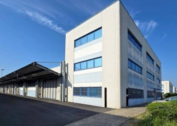 Facciata - Magazzino strada Comunale del Portone, 127, Torino (zona Mirafiori Sud) - foto 2