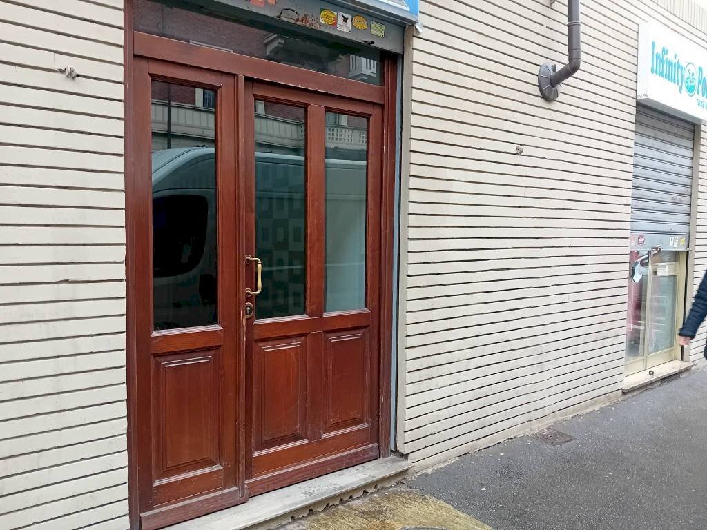 Facciata - Negozio via Monginevro, 48/b, Torino (zona San Paolo) - foto 1