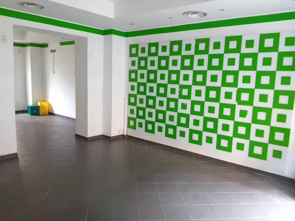 Interno non residenziale - Negozio via Monginevro, 48/b, Torino (zona San Paolo) - foto 2