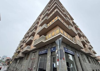 Facciata - Bilocale via Guglielmo Reiss Romoli, 7, Torino (zona Rebaudengo) - foto 2
