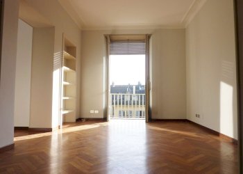 Soggiorno - Quadrilocale via SAN QUINTINO, 4, Torino (zona Centro) - foto 4
